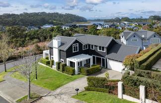 10 Tauwaka Crescent , Riverhead