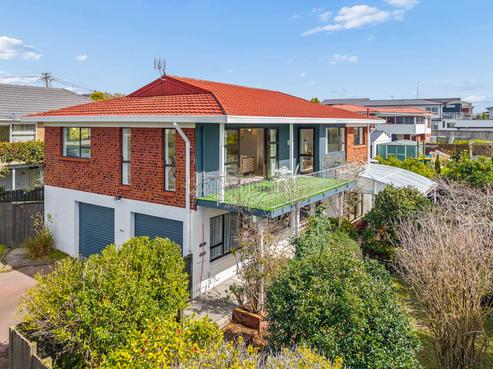 1 Sunrise Lane, Te Atatu South