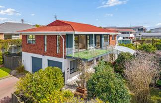 1 Sunrise Lane, Te Atatu South