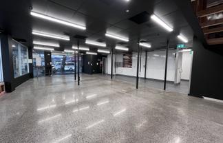 Versatile ground floor office / retail / showroom