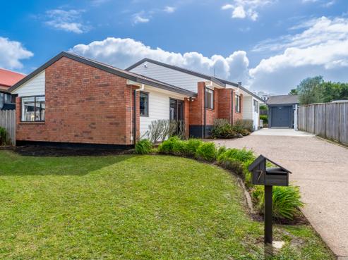 7 Pinewood Grove, Botany Downs