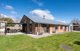 6 Whiting Drive, Wakefield