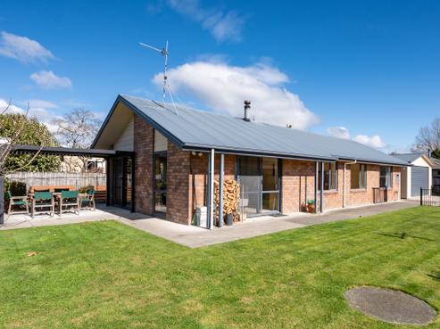 6 Whiting Drive, Wakefield