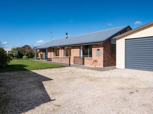6 Whiting Drive, Wakefield