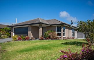 82 Barbados Way, One Tree Point