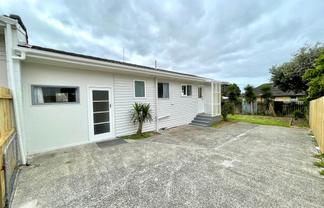 2/16 Sandra Avenue, Otara
