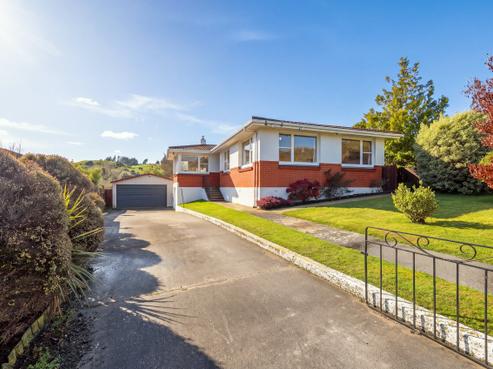 8 Bell Crescent, Concord