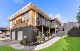 11 Leicester Parade, Somerville