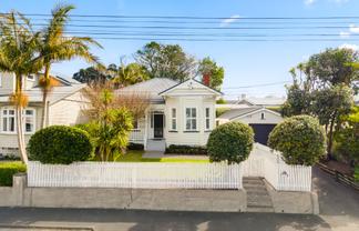 144 Queen Street, Northcote Point
