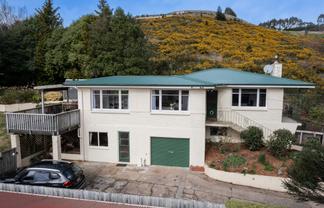 8 Roy Crescent, Concord