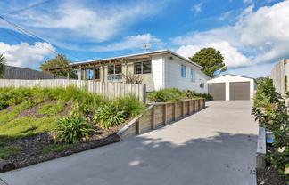 13 Karoro Road, One Tree Point