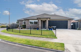 24 Stan Heather Drive, Glenview