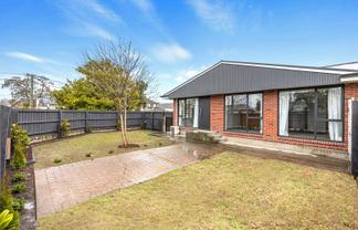 39 Hills Road, Edgeware