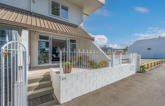 233 Marine Parade, Napier South
