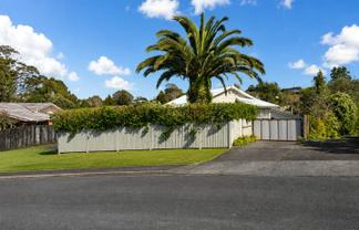 35 Cyclarama Crescent, Massey