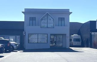 Showroom/Offices Close to 4 Aves