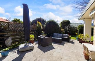 16 Cranbrook Grove, Waikanae