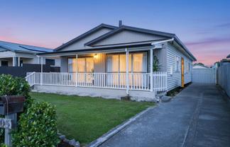 905 Ferguson Street, Akina