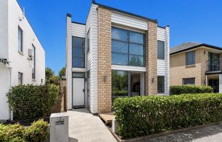 19 Phar Lap Crescent, Takanini