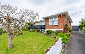 11 Raglan Street, Mangere East