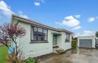 8 Fulton Street, Gladstone