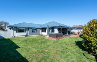 2 Mullion Lane, Burwood