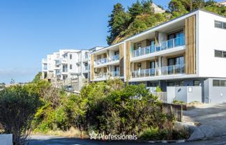 6/67 Tiketike Way, Brooklyn