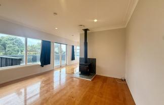 21 Warren Avenue, Three Kings