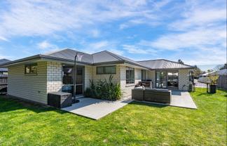 32 Geoff Geering Drive, Netherby