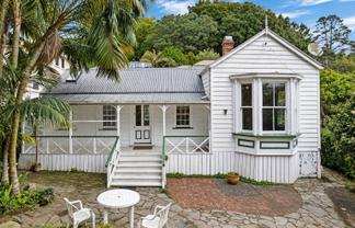 17 Hillside Crescent South, Mount Eden