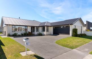 19 Joanne Street, Lytton West