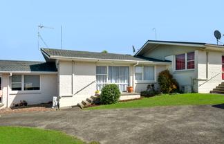 2/15 Hillside Road, Papatoetoe