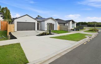 12 Rongoa Maori Way, Pukekohe
