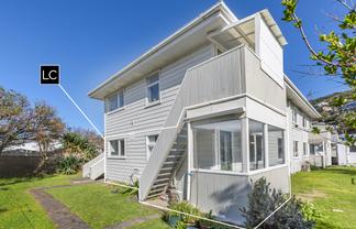 3/139 Queens Drive, Lyall Bay