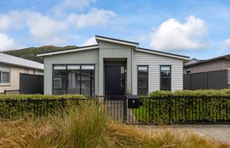 10 Pihoihoi Place, Porirua