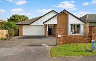 1/57 Whitford Road, Botany Downs