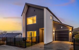 8 Hokioi Drive, Porirua