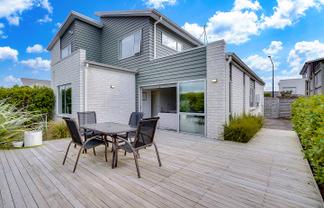9 Springside Court, Huntington