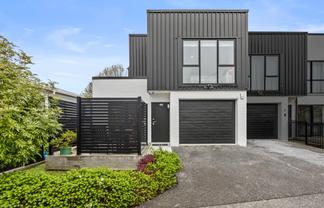 22D Borrowdace Avenue, Botany Downs
