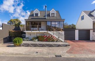 2/251A Waikawa Road, Waikawa