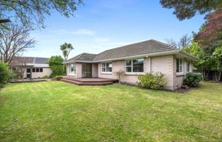 1 Cotswold Av, Bishopdale