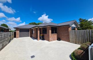 46 Shamrock Street, Takaro