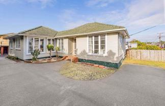 54 Hayr Road, Three Kings