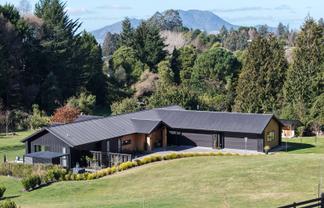 2 Nga Tui Lane, Acacia Bay