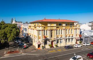 ICONIC NAPIER HOTEL | 20-YEAR LEASE | $320,000 NET RETURN