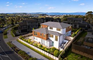 1 Taku Close, Long Bay