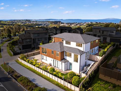 1 Taku Close, Long Bay