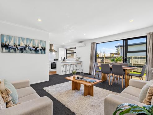 2/2 Summit Terrace, Dinsdale