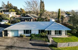 1B Saxbys Road, Glenview