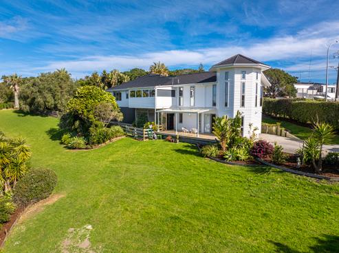 1/4 Roberts Road, Matakatia